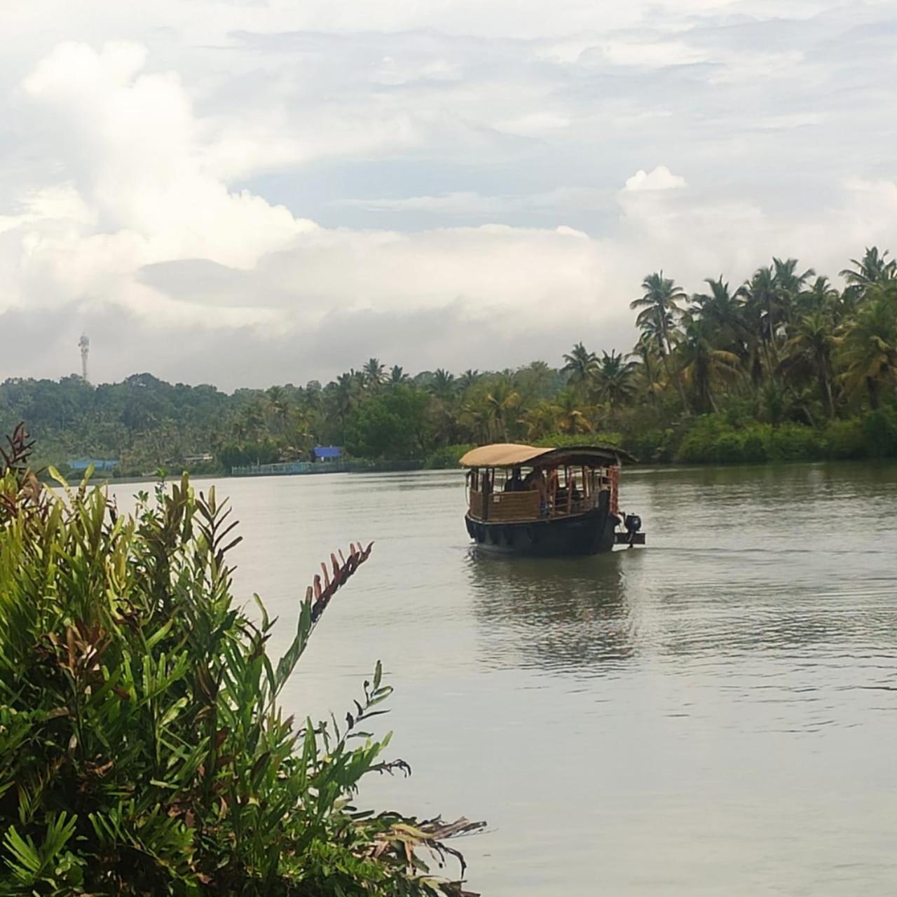 Munroe Inn Homestay Kollam Kültér fotó